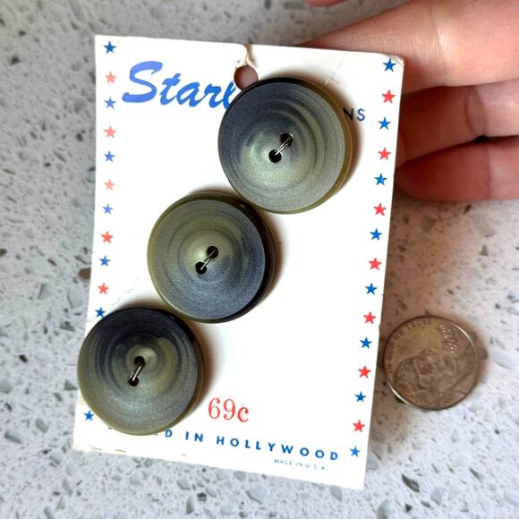 NEW Vintage 1940s Green & Black BGE Buttons on Card 2 Hole Round Marbled 1.25" - Picture 1 of 4